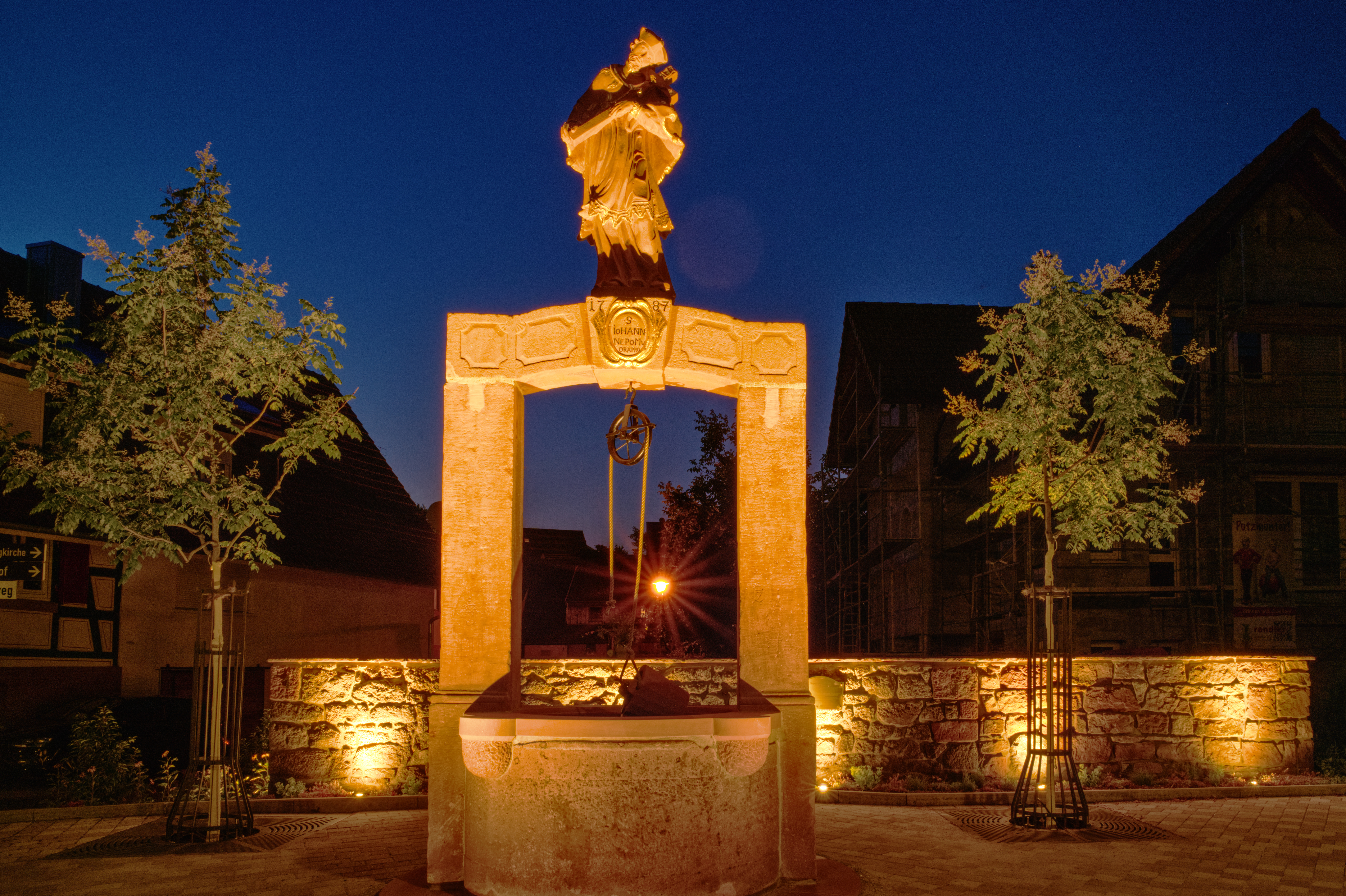 Nepomukbrunnen Ortenberg bei Nacht